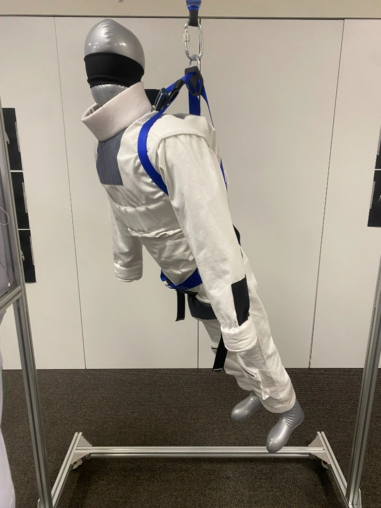 Profile view of SUITRIX rig with instrumentation rack and environmental chamber interface